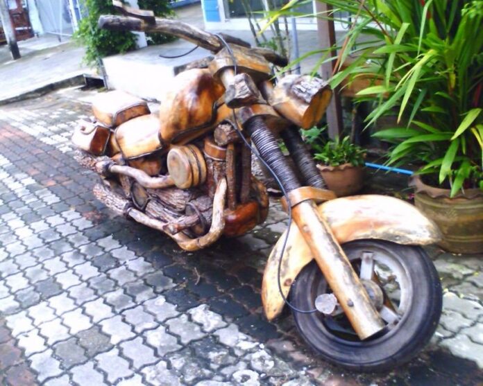 9 Awesome Motorcycles Made Of Wood - Alabama Redneck Ride