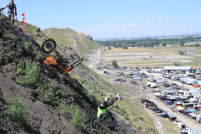 How to Best Climb Hills with Dirt Bikes & Other Motocross Cycles