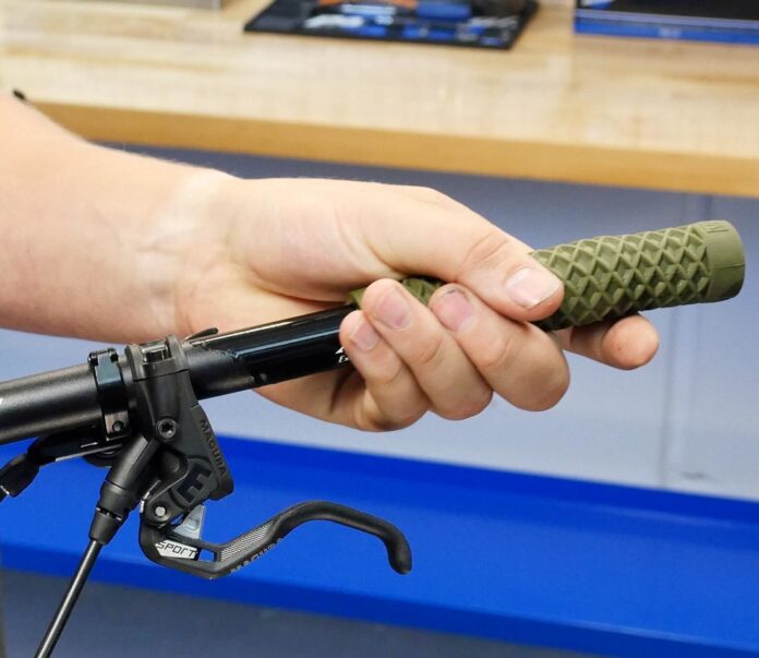 6 Tips to Remove Bike Handlebar Grips Motorcycling 2024